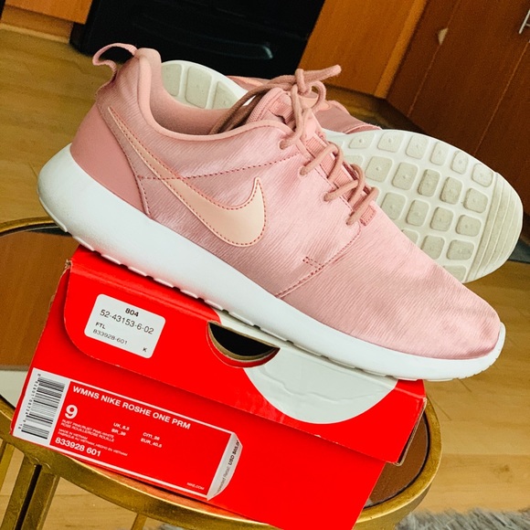 nike roshe one rust pink